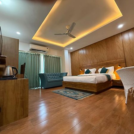 Hotel 7 Heaven Dehradun Eksteriør billede