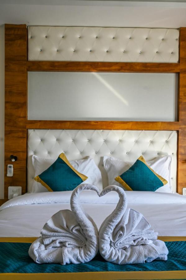 Hotel 7 Heaven Dehradun Eksteriør billede