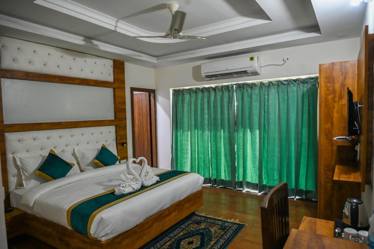 Hotel 7 Heaven Dehradun Eksteriør billede