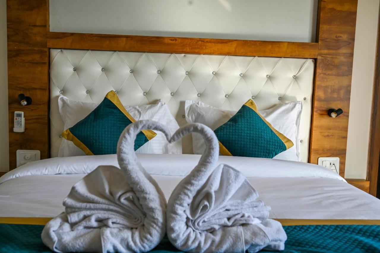 Hotel 7 Heaven Dehradun Eksteriør billede