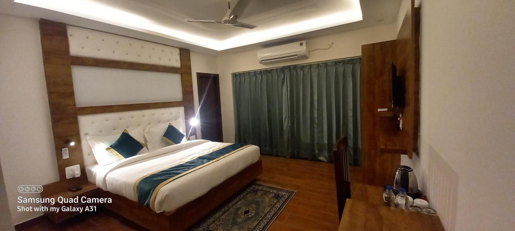 Hotel 7 Heaven Dehradun Eksteriør billede