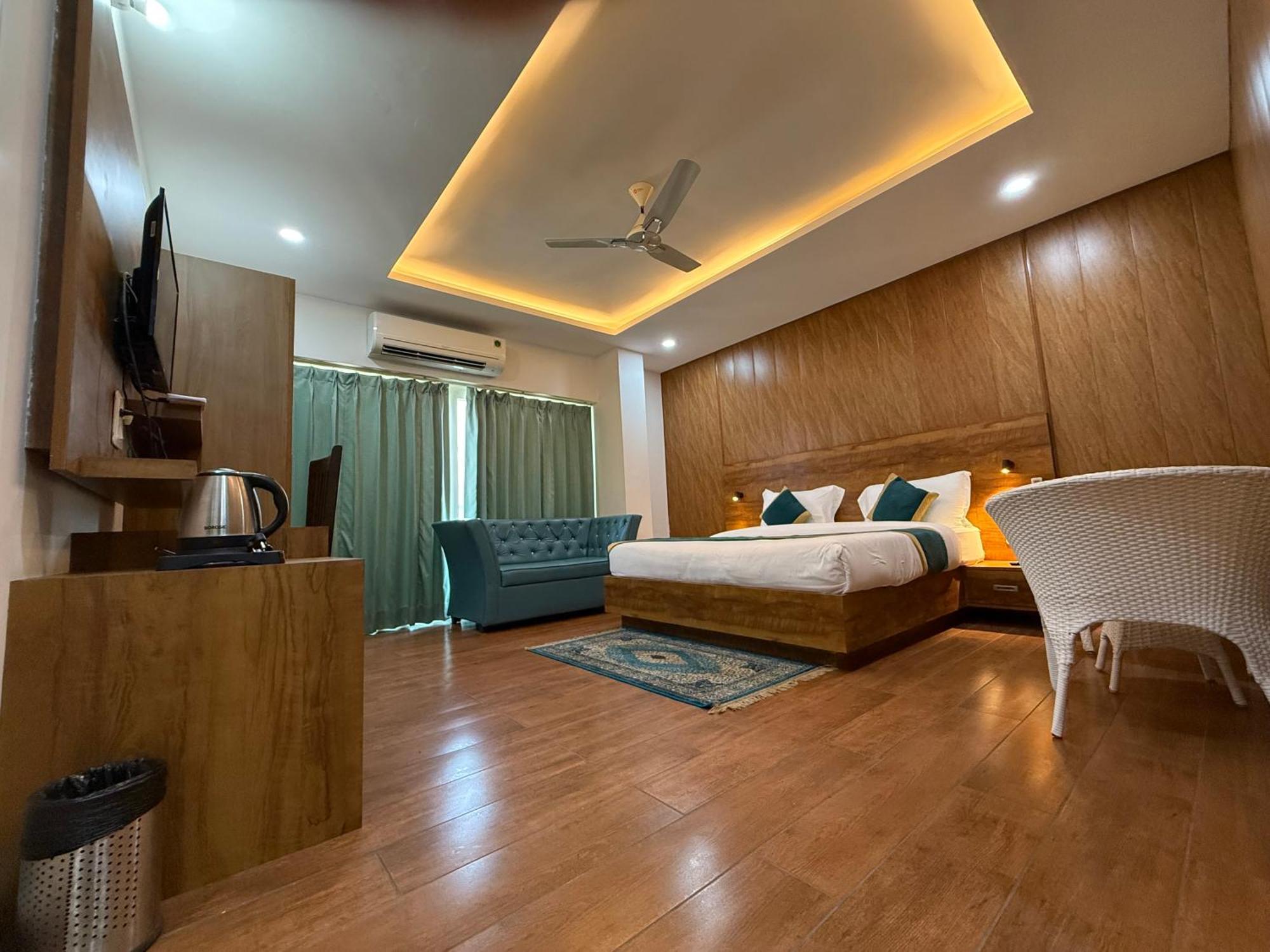 Hotel 7 Heaven Dehradun Eksteriør billede