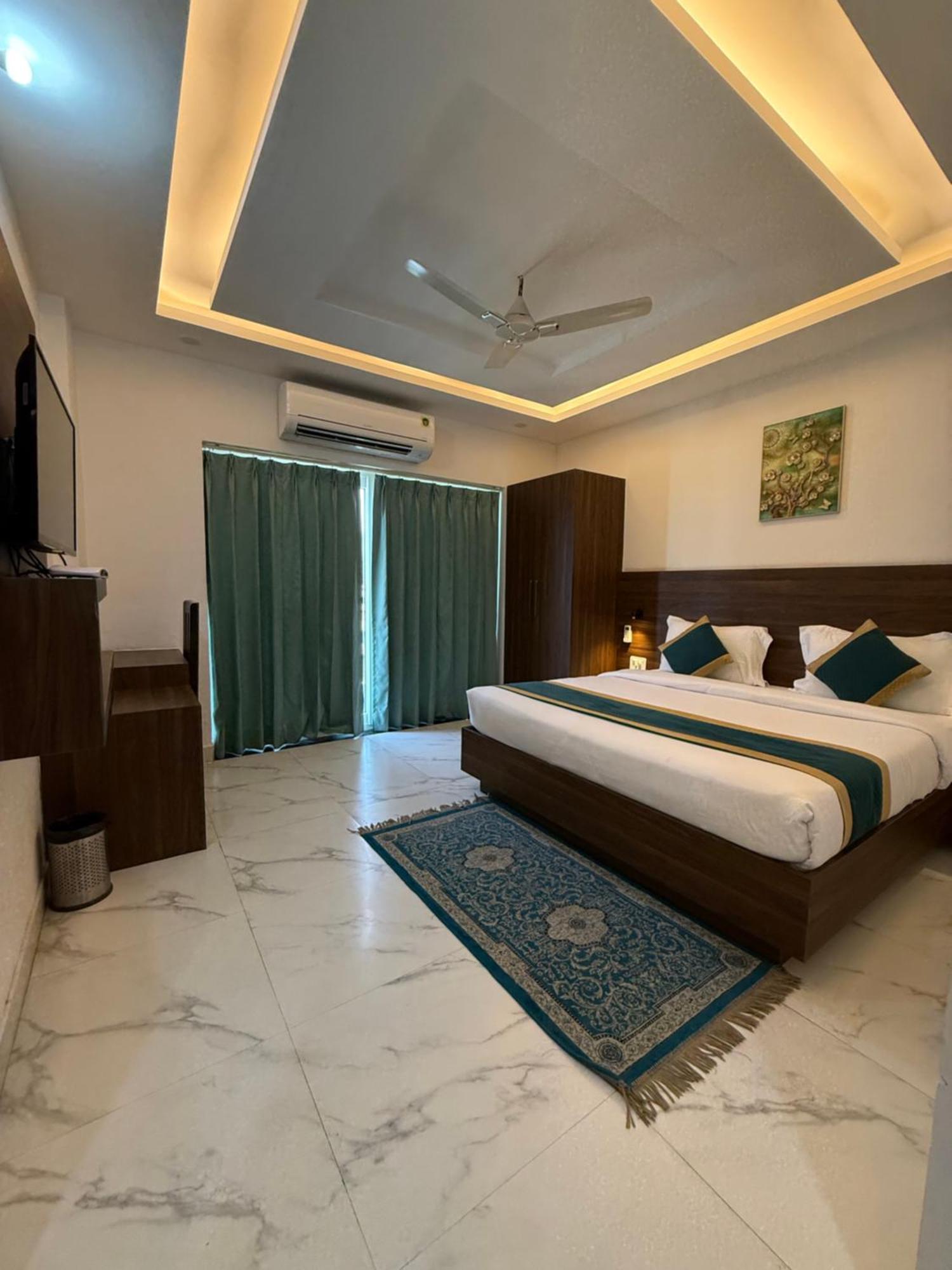 Hotel 7 Heaven Dehradun Eksteriør billede