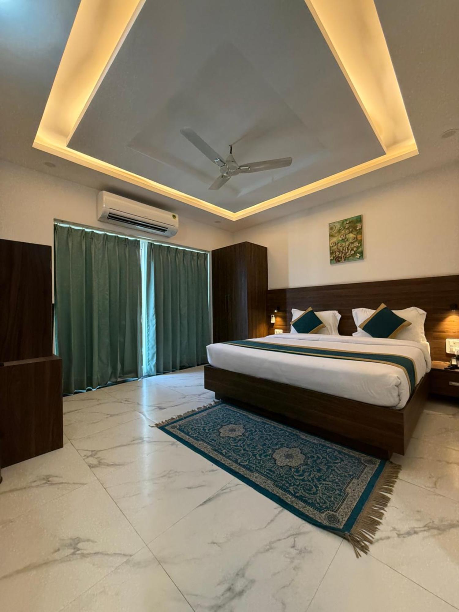Hotel 7 Heaven Dehradun Eksteriør billede