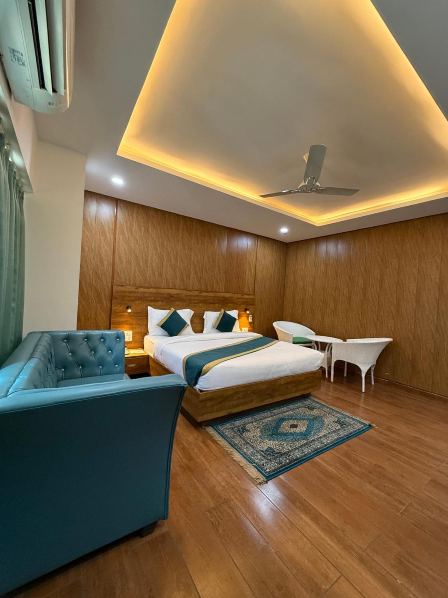 Hotel 7 Heaven Dehradun Eksteriør billede